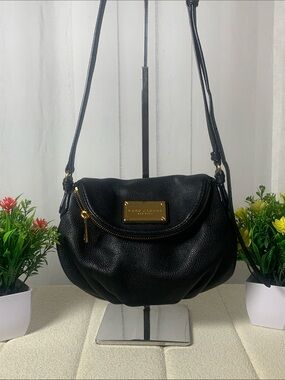 GUC Marc Jacobs Black Crossbody Bag L 10” x H 8” x D 1”